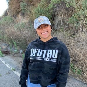 Meet your Posher, Farrah